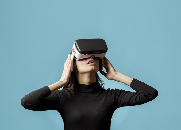 OpenAI と仮想現実 (VR): アプリのインタラクションにおけるイノベーション